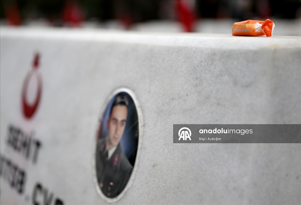 Şehitliklerde bayram ziyareti