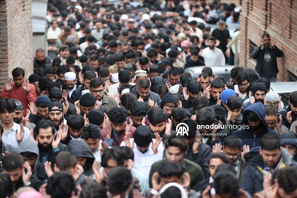 В Тбилиси совершен праздничный намаз по случаю Рамазан-байрам