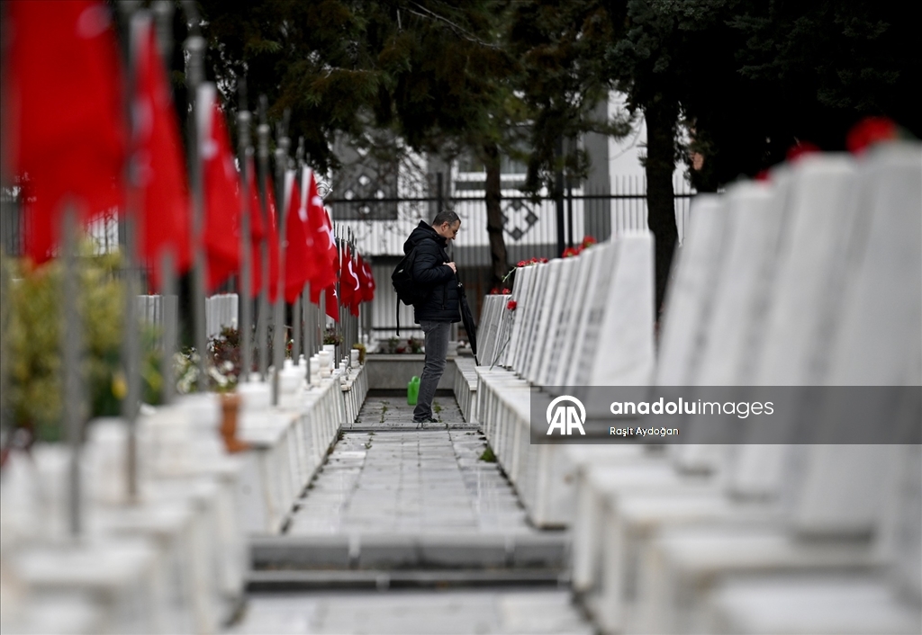 Şehitliklerde bayram ziyareti