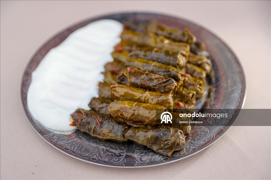 Голубцы с мясом в виноградных листьях