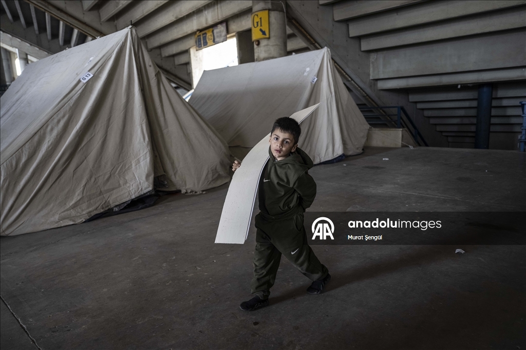 İsrail'in saldırıları ve işgali nedeniyle zorla yerinden edilen Lübnanlılar