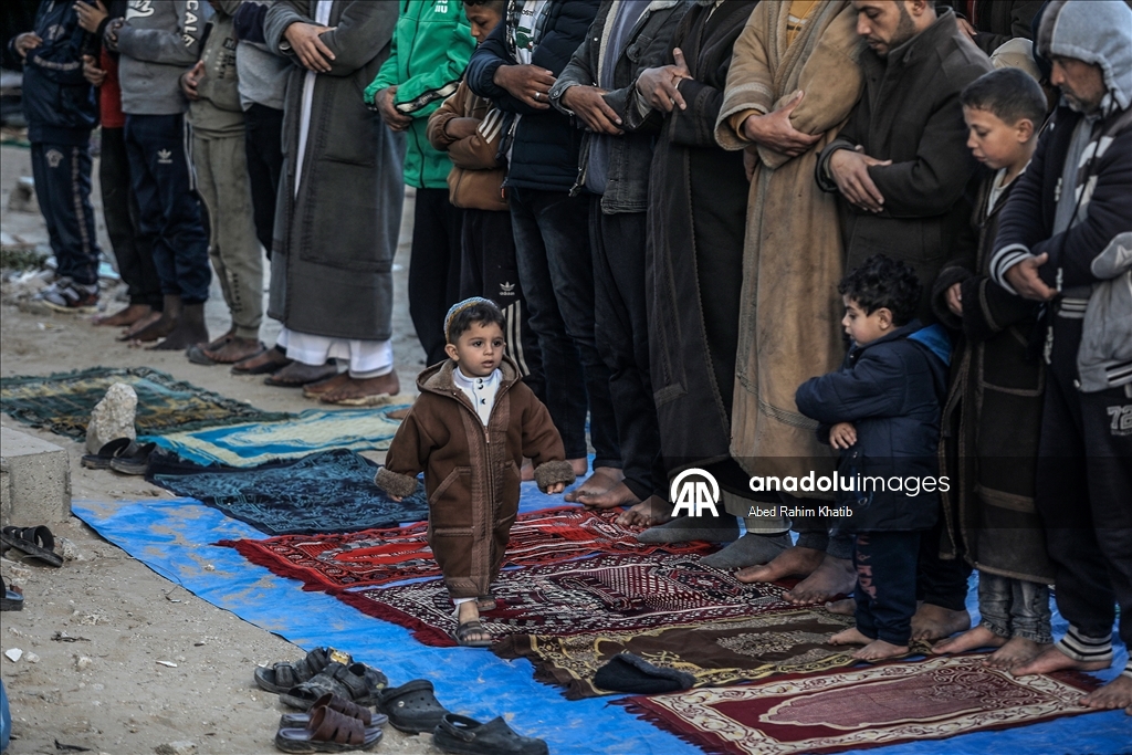 Gazze'nin Han Yunus kentinde bayram namazı kılındı