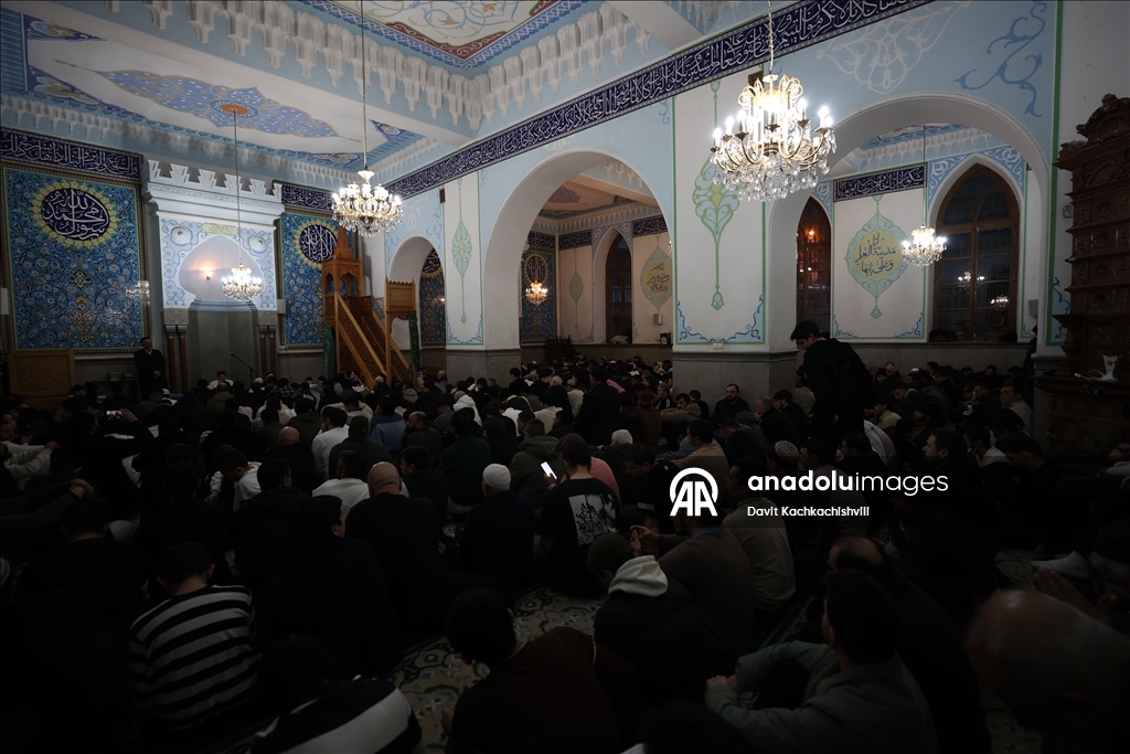 Gürcistan'ın başkenti Tiflis'te Ramazan Bayramı namazı kılındı