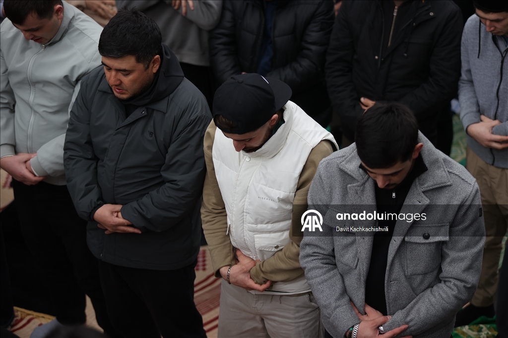 В Тбилиси совершен праздничный намаз по случаю Рамазан-байрам