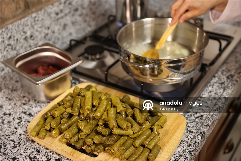 Голубцы с мясом в виноградных листьях