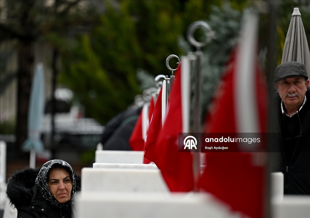 Şehitliklerde bayram ziyareti