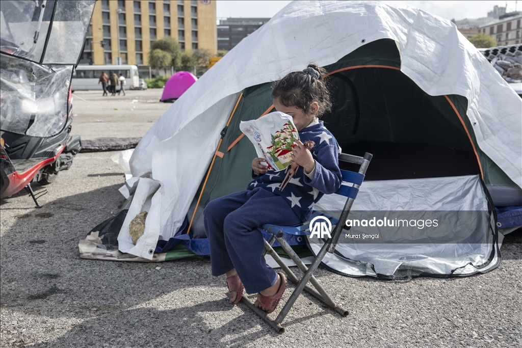 İsrail'in saldırıları ve işgali nedeniyle zorla yerinden edilen Lübnanlılar