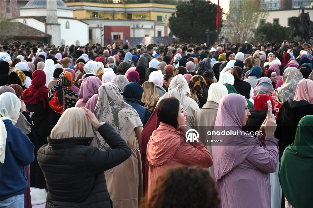 Мусульмане на Балканах совершили праздничную молитву по случаю завершения Рамазана