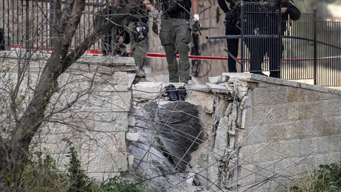 İran'ın misillemesi sırasında bir füze parçası, Doğu Kudüs'ün Eski Şehir bölgesine düştü