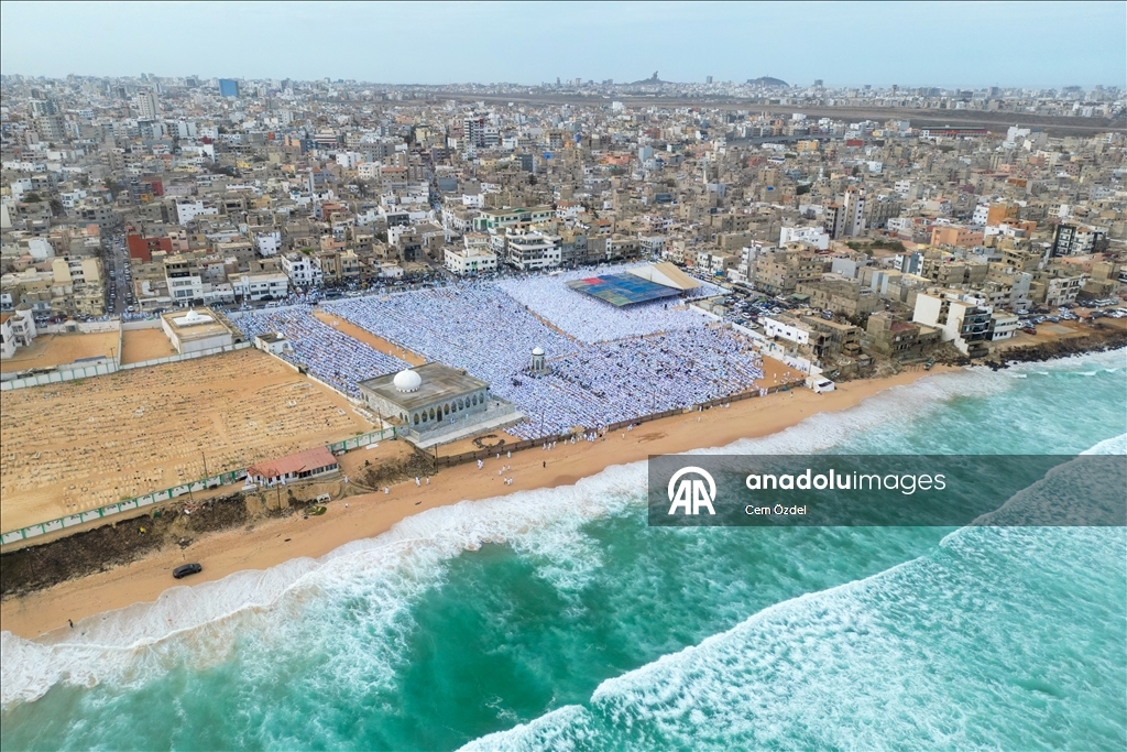 Senegal'de Ramazan Bayramı namazı "beyazlar içinde" kılındı