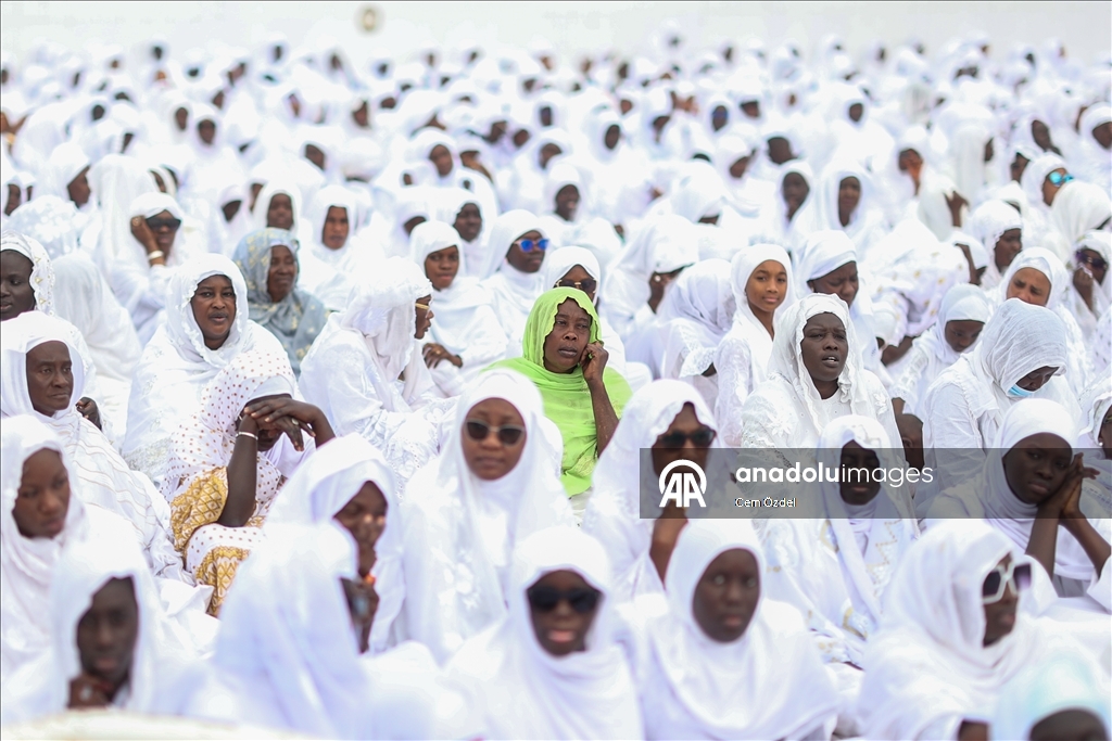 Senegal'de Ramazan Bayramı namazı "beyazlar içinde" kılındı