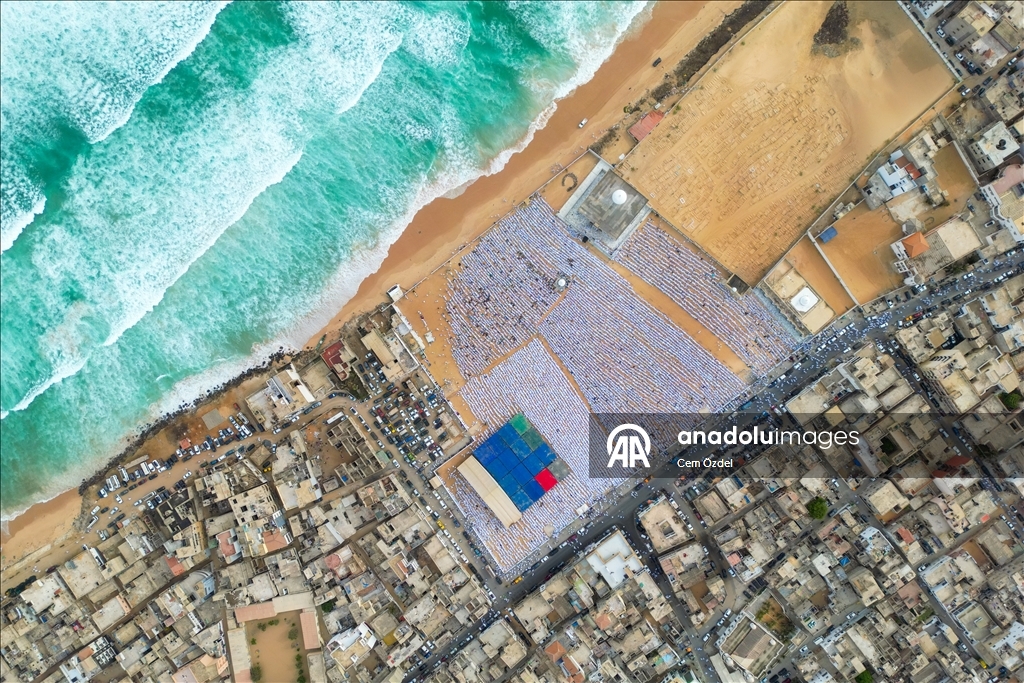 Senegal'de Ramazan Bayramı namazı "beyazlar içinde" kılındı