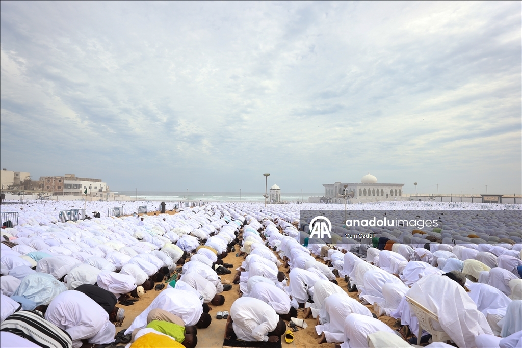 Senegal'de Ramazan Bayramı namazı "beyazlar içinde" kılındı