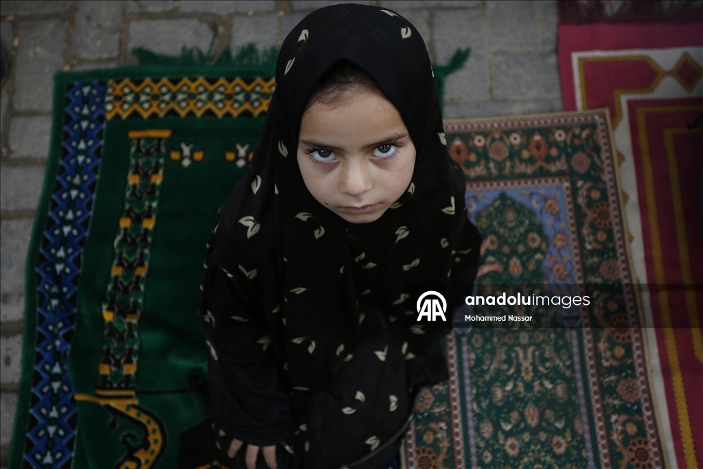 خان يونس.. فلسطينيو غزة يؤدون صلاة العيد فوق أنقاض المساجد