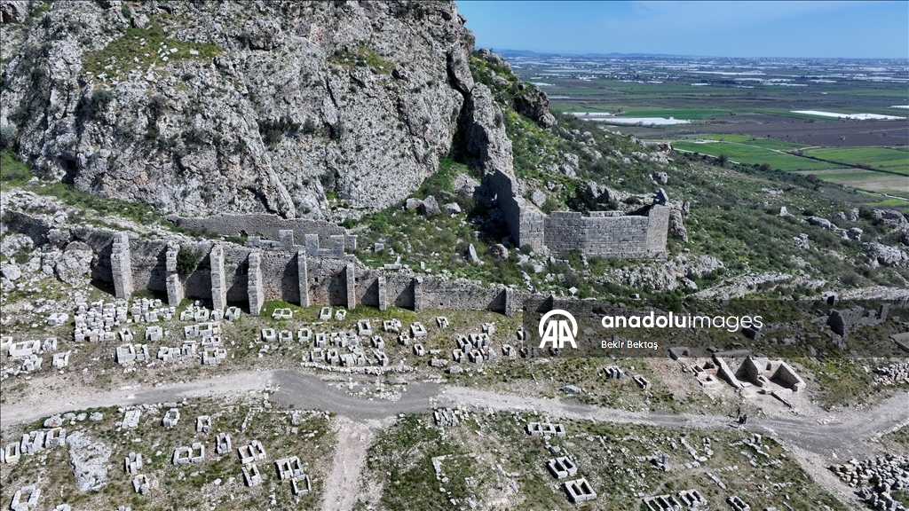 Sillyon, yaklaşık 7 bin yıllık kesintisiz yerleşime ışık tutuyor