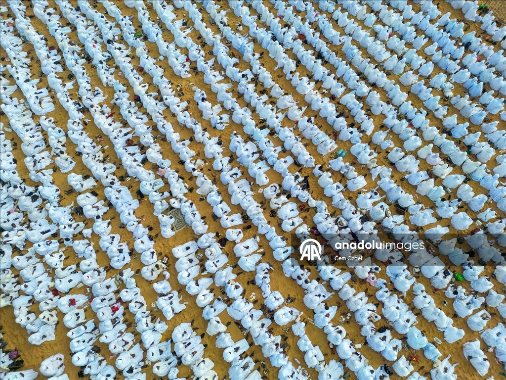 Senegal'de Ramazan Bayramı namazı "beyazlar içinde" kılındı