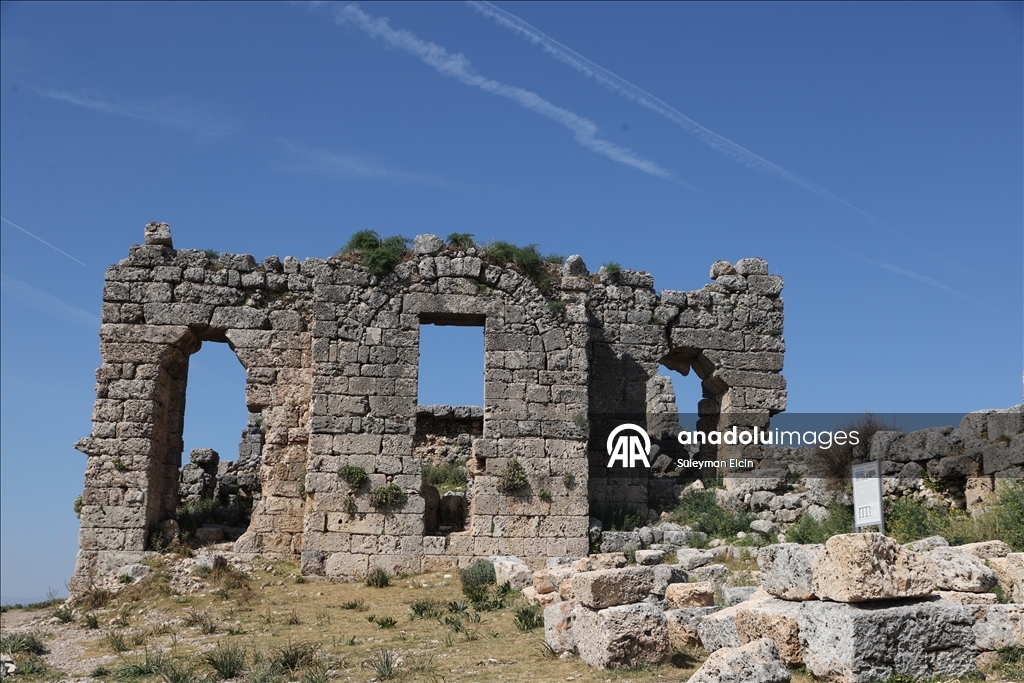 Sillyon, yaklaşık 7 bin yıllık kesintisiz yerleşime ışık tutuyor