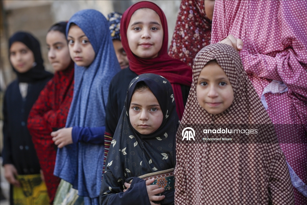 خان يونس.. فلسطينيو غزة يؤدون صلاة العيد فوق أنقاض المساجد