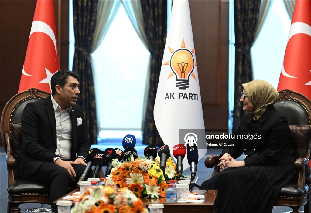 AK Parti Genel Merkezi'nde siyasi partiler arası bayramlaşma