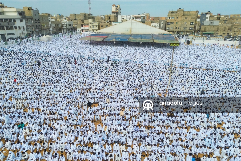 Senegal'de Ramazan Bayramı namazı "beyazlar içinde" kılındı