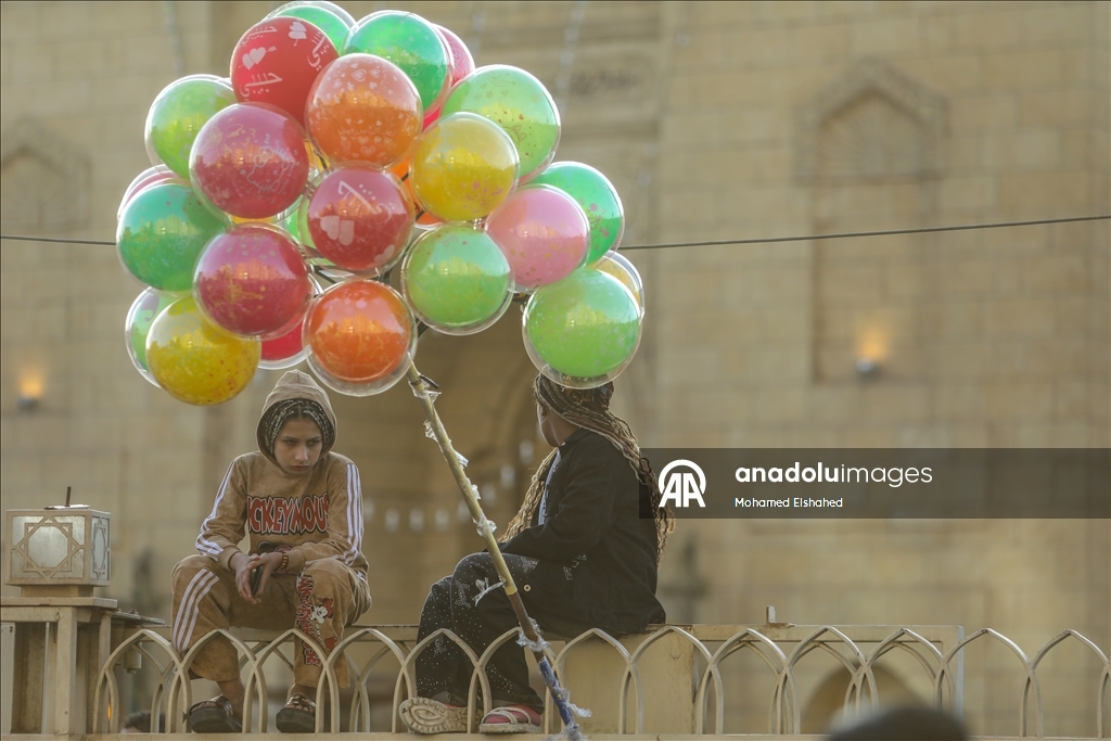 القاهرة.. آلاف المصريين يؤدون صلاة العيد بمسجد تاريخي