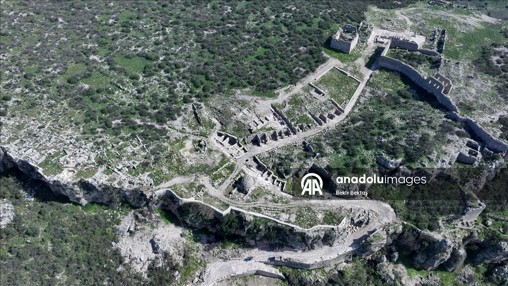 Sillyon, yaklaşık 7 bin yıllık kesintisiz yerleşime ışık tutuyor