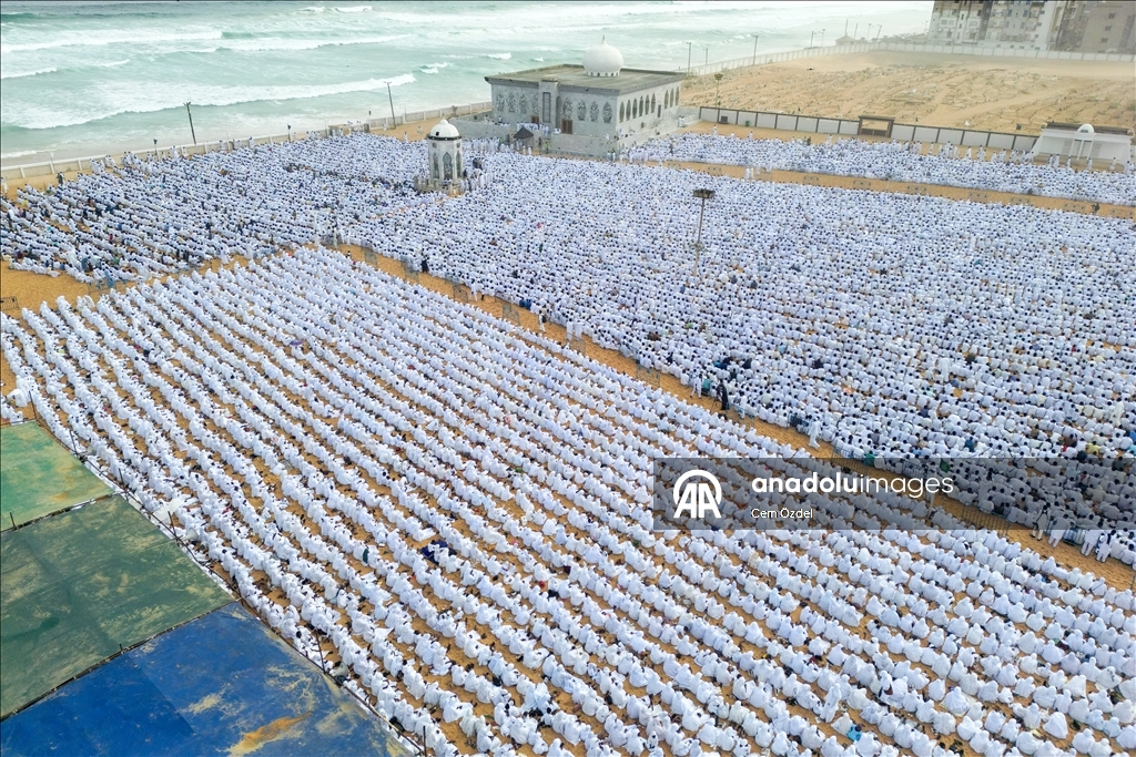Senegal'de Ramazan Bayramı namazı "beyazlar içinde" kılındı