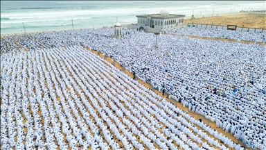 Senegal'de Ramazan Bayramı namazı "beyazlar içinde" kılındı