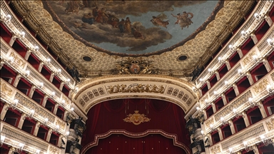 Dünyanın en eski opera sahnelerinden Teatro di San Carlo, 290. yaşını kutlamaya hazırlanıyor