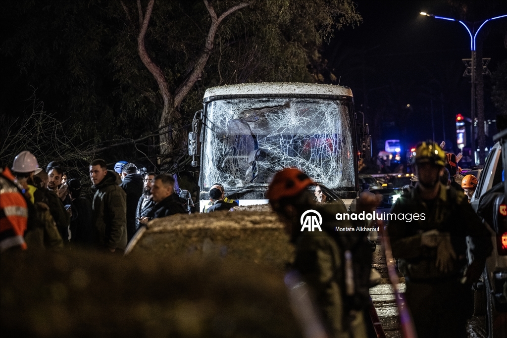 İran'ın İsrail'in Arad kentine düzenlediği füze saldırısında 10'u ağır 84 kişi yaralandı