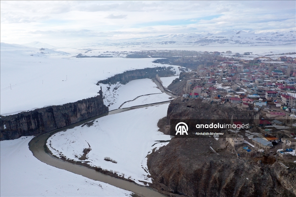 Baharda karla kaplanan Murat Kanyonu dronla görüntülendi