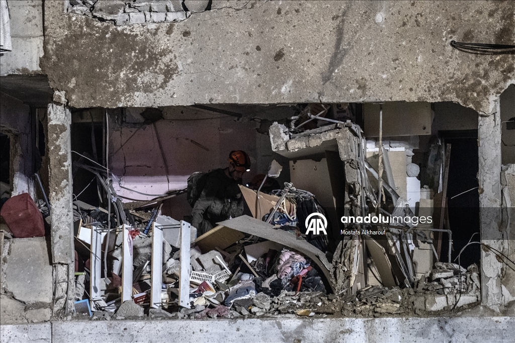 İran'ın İsrail'in Arad kentine düzenlediği füze saldırısında 10'u ağır 84 kişi yaralandı