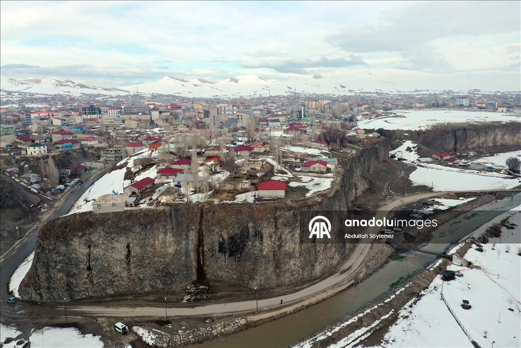 Baharda karla kaplanan Murat Kanyonu dronla görüntülendi