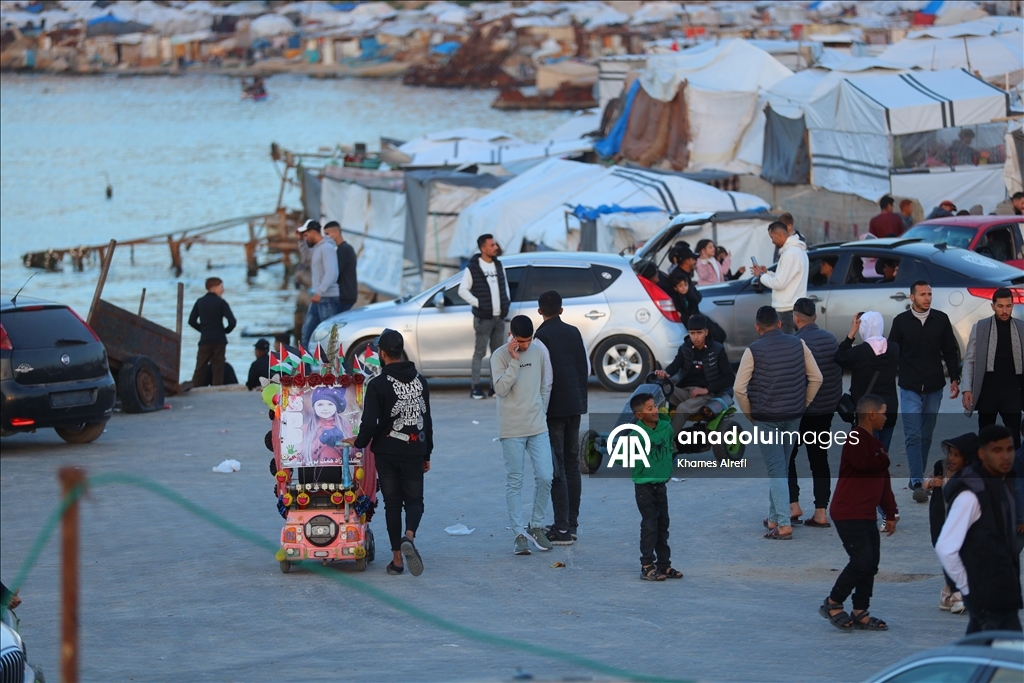 Gazze Limanı’nda aileler ve çocuklar bayram sevincini yaşadı