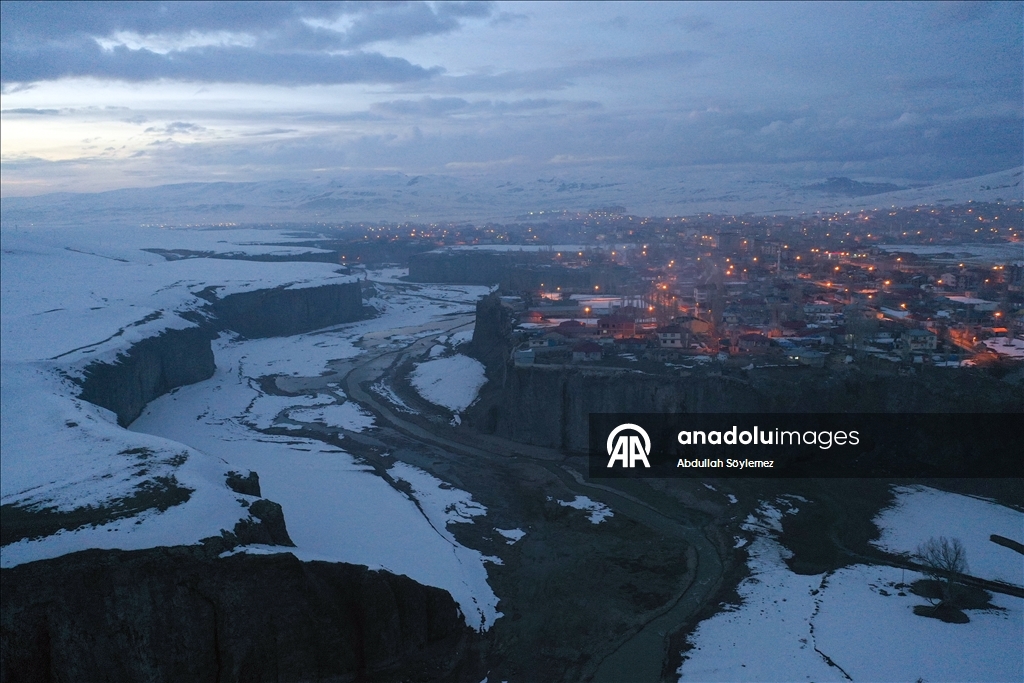 Baharda karla kaplanan Murat Kanyonu dronla görüntülendi