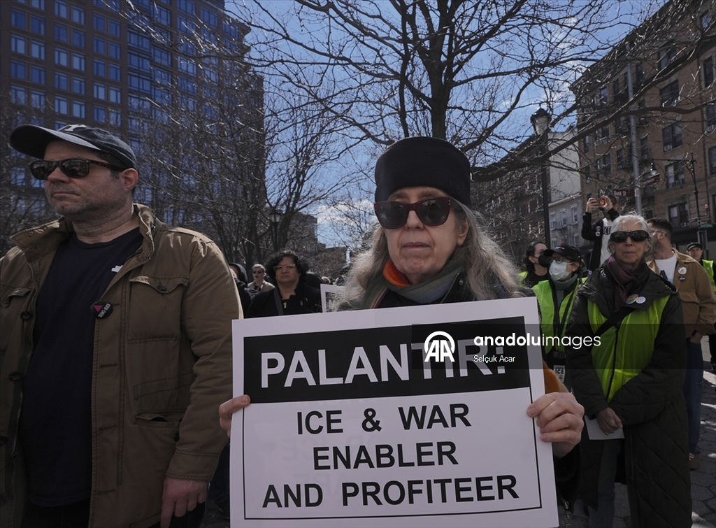 New York'ta Palantir önünde dijital gözetleme ve ICE karşıtı protesto