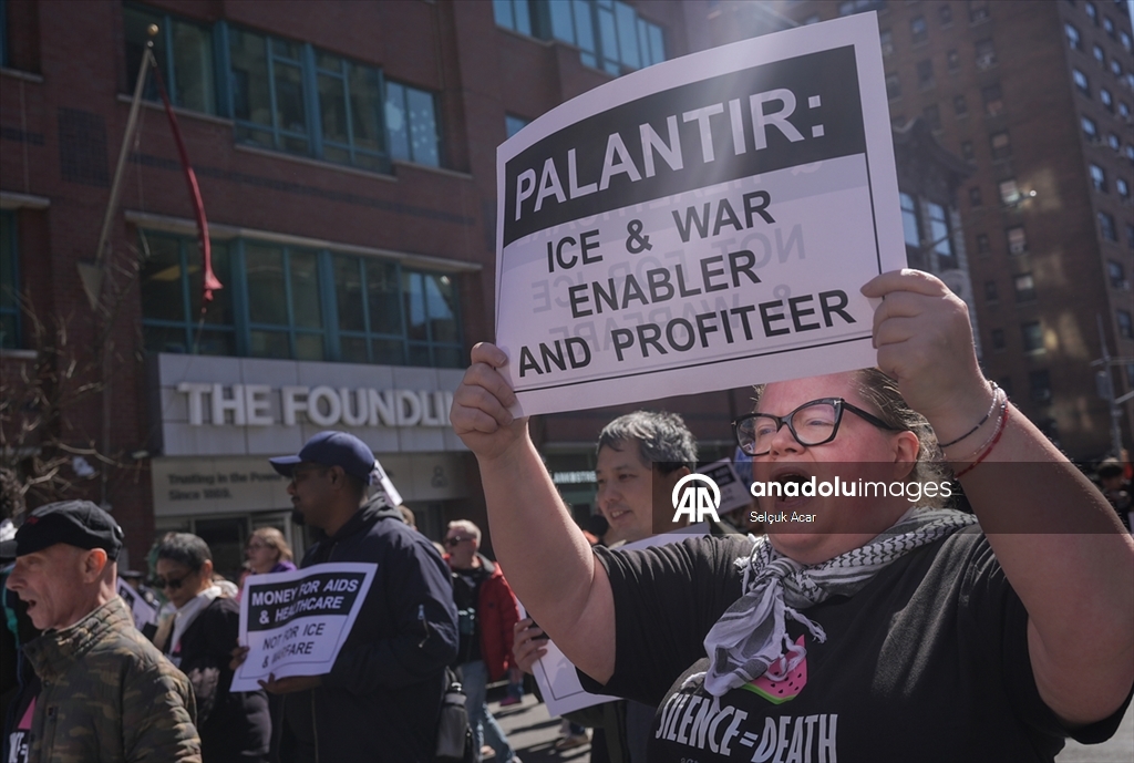 New York'ta Palantir önünde dijital gözetleme ve ICE karşıtı protesto