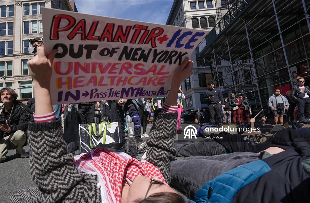New York'ta Palantir önünde dijital gözetleme ve ICE karşıtı protesto