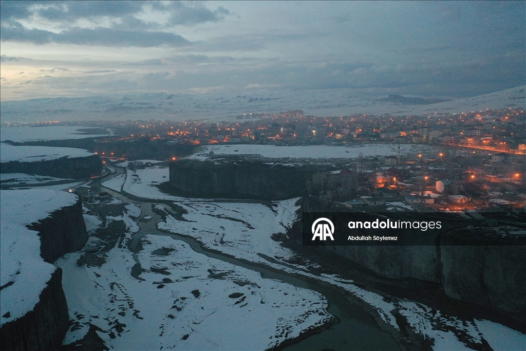 Baharda karla kaplanan Murat Kanyonu dronla görüntülendi