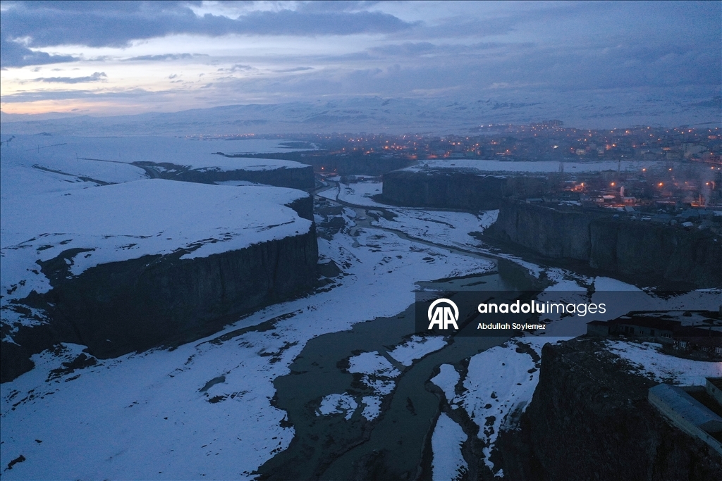 Baharda karla kaplanan Murat Kanyonu dronla görüntülendi