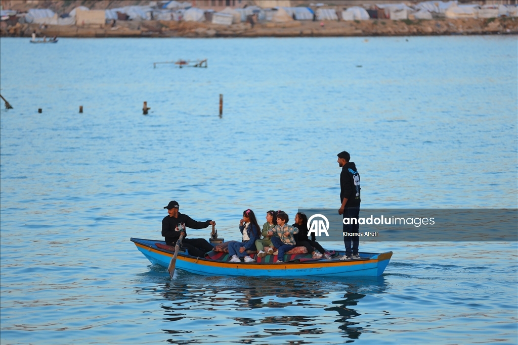 Gazze Limanı’nda aileler ve çocuklar bayram sevincini yaşadı