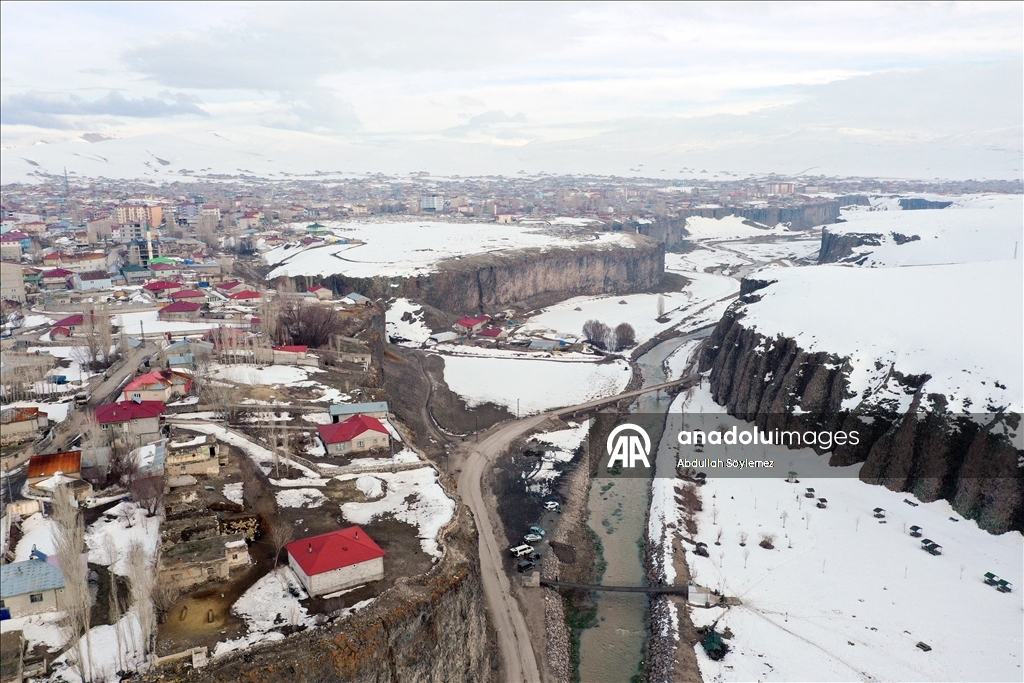 Baharda karla kaplanan Murat Kanyonu dronla görüntülendi