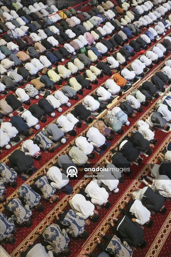 В Индонезии совершили праздничную молитву