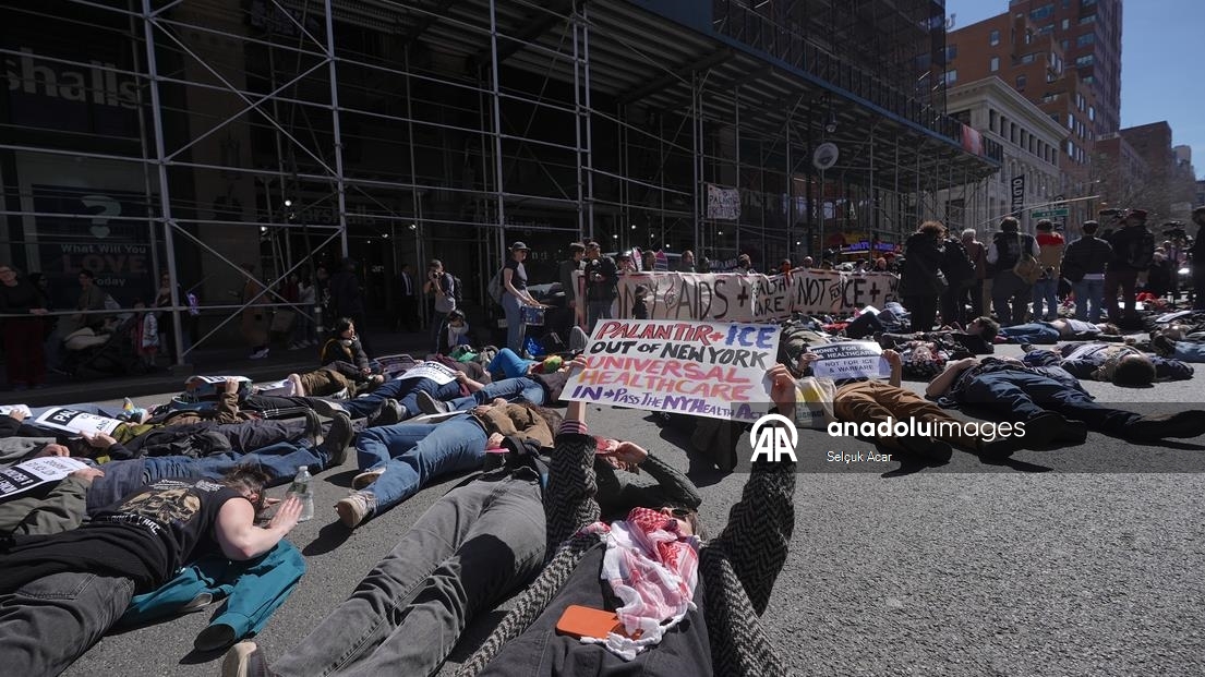 New York'ta Palantir önünde dijital gözetleme ve ICE karşıtı protesto