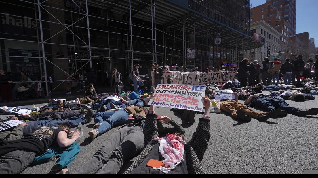 New York'ta Palantir önünde dijital gözetleme ve ICE karşıtı protesto