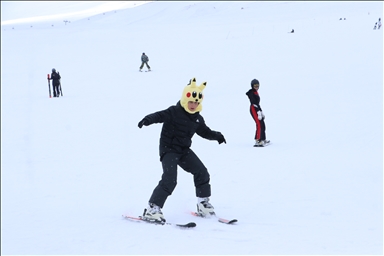 В последний день праздника Рамазан горнолыжные трассы в Эрджиесе заполнили любители зимних видов спорта