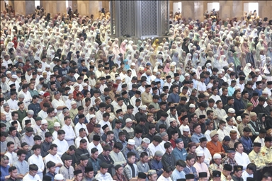 В Индонезии совершили праздничную молитву