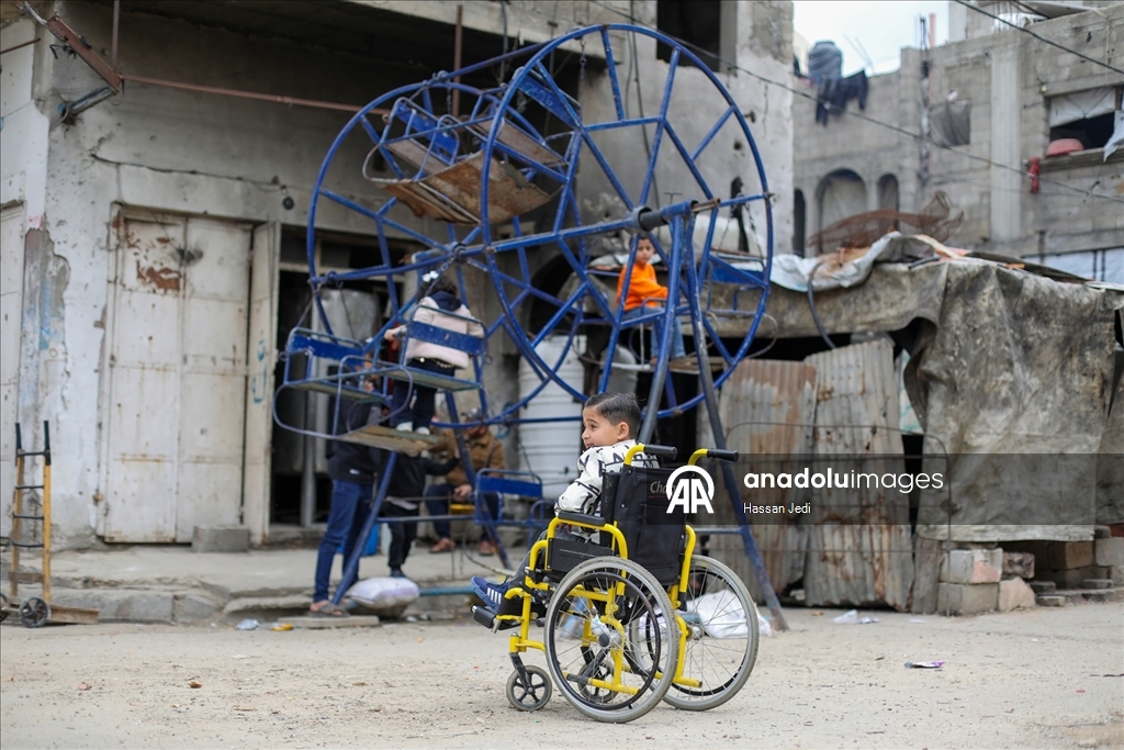 İsrail saldırıları sonucu yaralanan Filistinli çocuk, tekerlekli sandalyeye mahkum kaldı