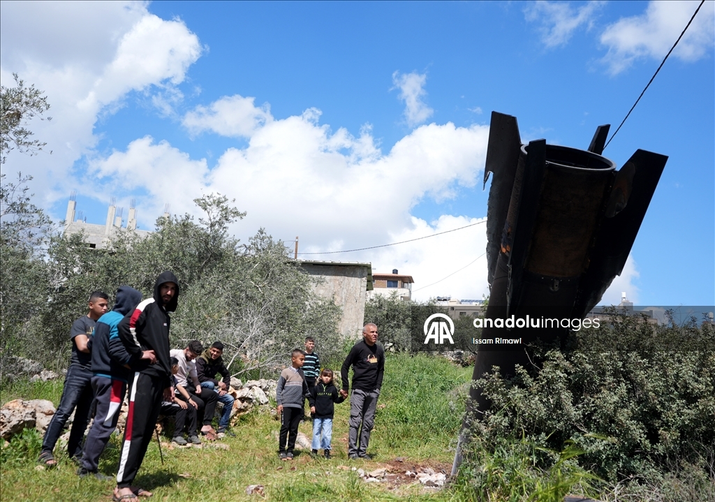 Осколки ракет, выпущенных Ираном в ответ на Израиль, упали на Западном берегу