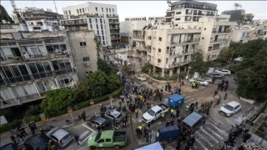  İran'dan atılan misilleme füzeleri Tel Aviv'deki binalarda hasara yol açtı